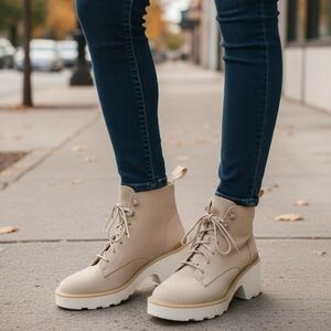 NIB Sorel Women's Hi-Line Heel Lace boots Size 7